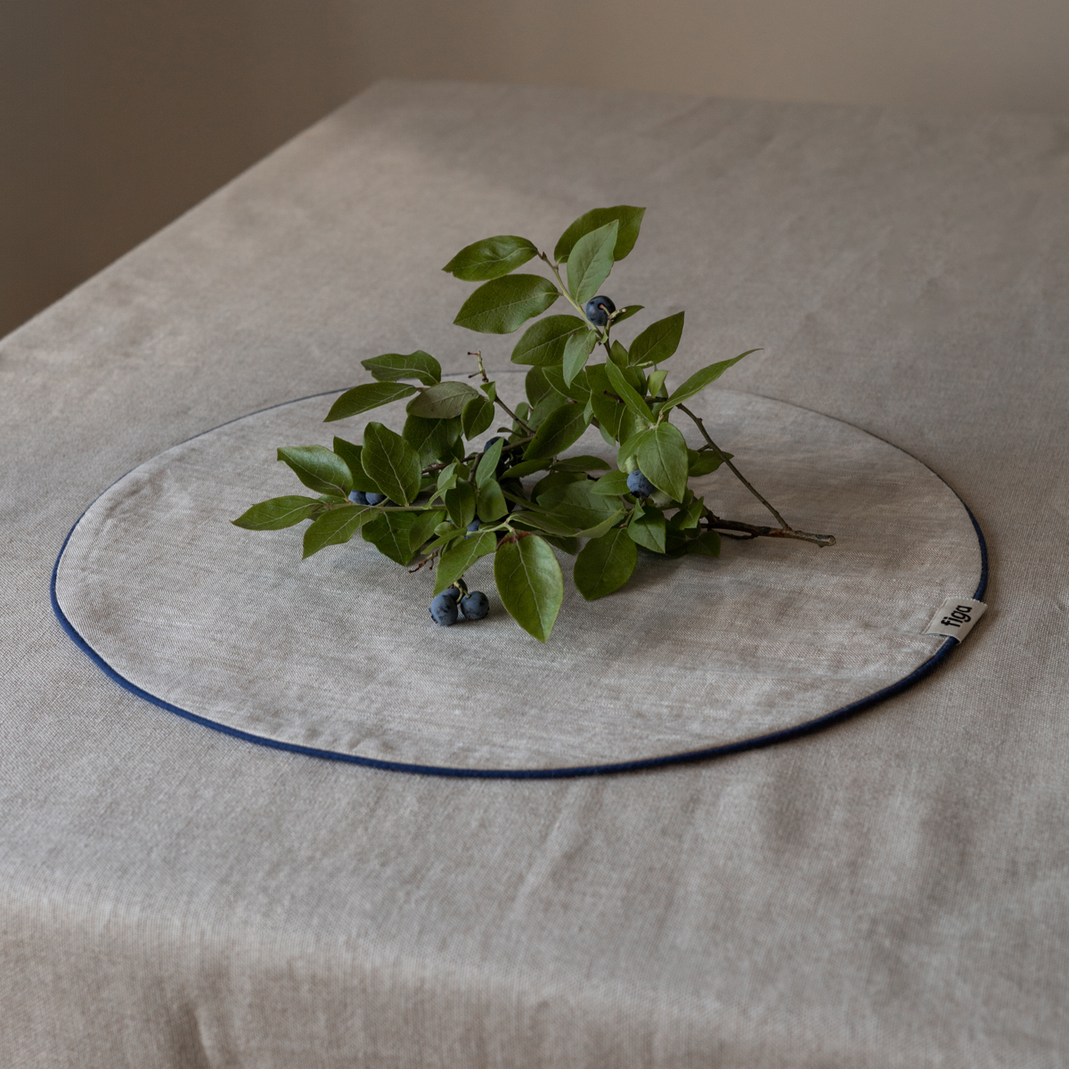 Podkładka SOL / naturalna z granatową wypustką Podkładka SOL / naturalna z granatową wypustką