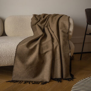 Wełniana narzuta / tweedowy pled z frędzlami